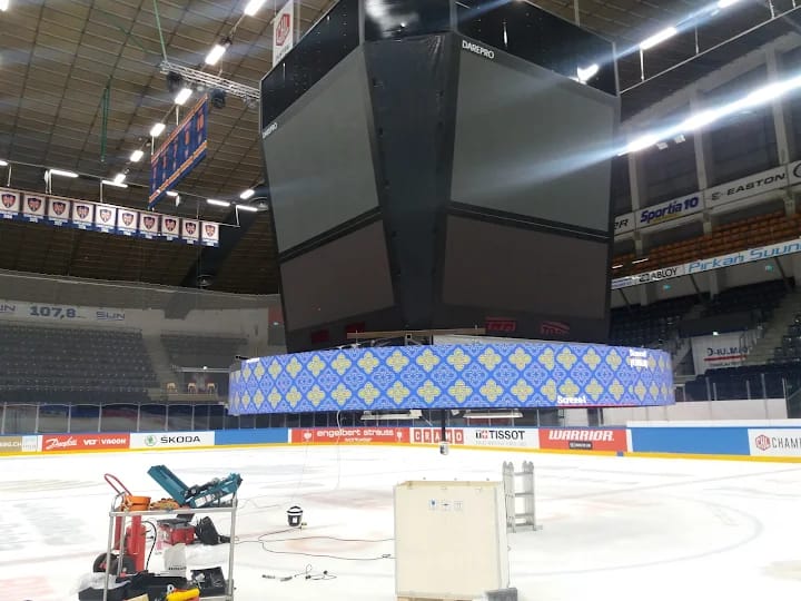 Westlux-LED-tulostaulu jäähallissa