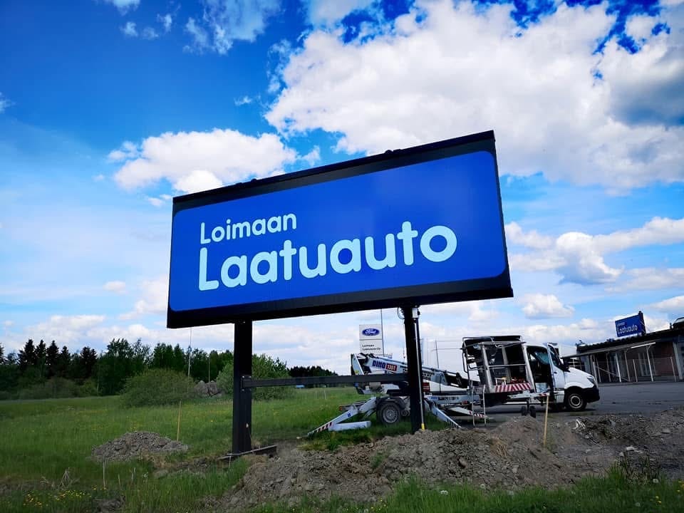 Loimaan Laatuauto -LED-mainostaulu